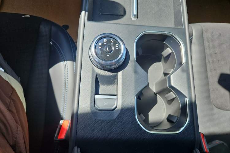 Used Ford Mondeo 2025 2.0T EcoBoost Ultimate Edition Gear Lever