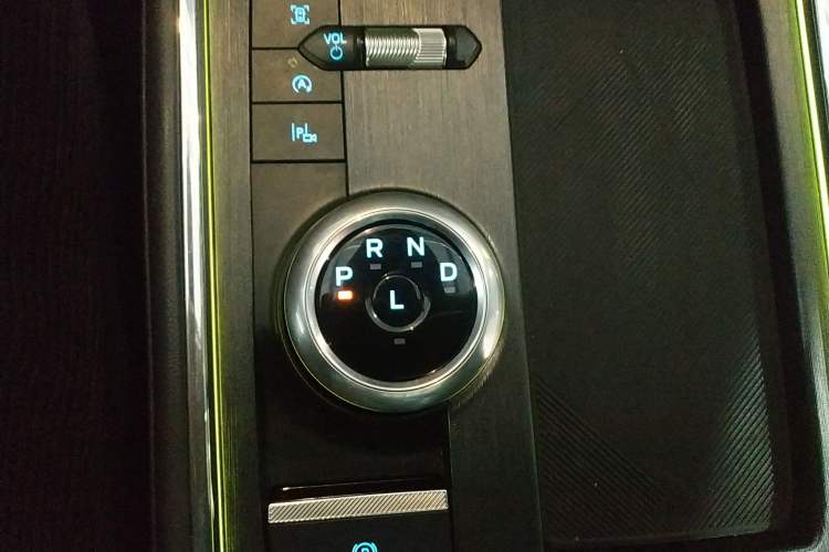 Used Ford Mondeo 2025 2.0T EcoBoost Ultimate Edition Gear Lever