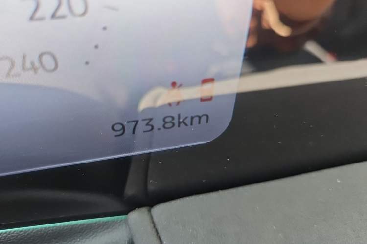 Used Ford Mondeo 2025 2.0T EcoBoost Ultimate Edition Odometer Close Up
