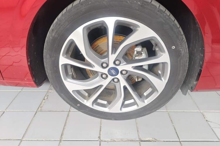 Used Ford Mondeo 2025 2.0T EcoBoost Ultimate Edition Right Front Wheel Hub