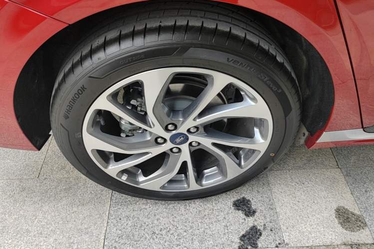 Used Ford Mondeo 2025 2.0T EcoBoost Ultimate Edition Right Rear Wheel Hub