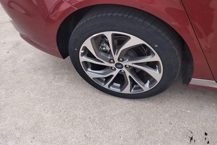 Used Ford Mondeo 2025 2.0T EcoBoost Ultimate Edition Right Rear Wheel Hub
