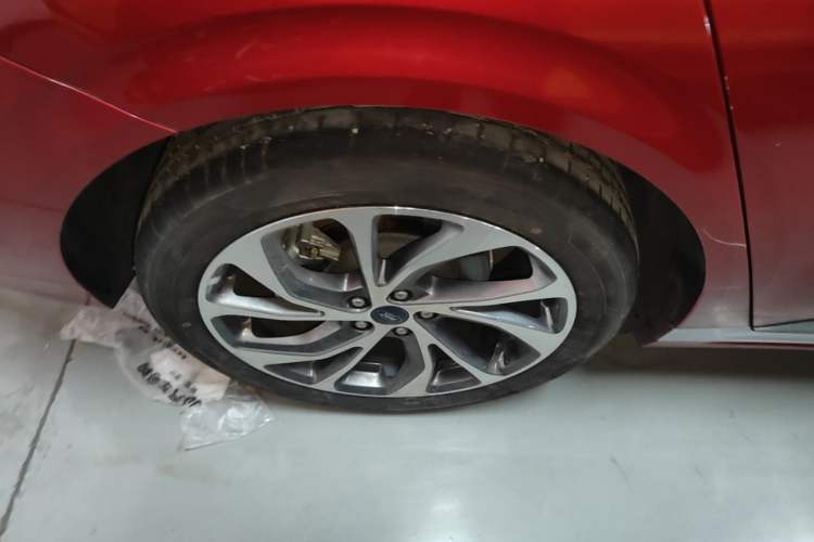 Used Ford Mondeo 2025 2.0T EcoBoost Ultimate Edition Right Rear Wheel Hub