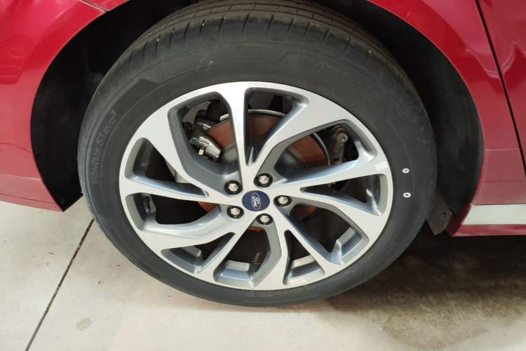 Used Ford Mondeo 2025 2.0T EcoBoost Ultimate Edition Right Rear Wheel Hub