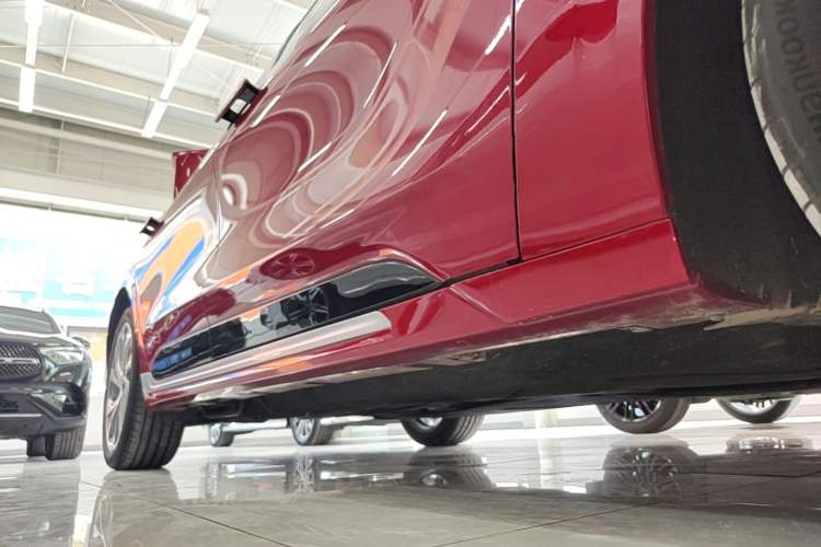 Used Ford Mondeo 2025 2.0T EcoBoost Ultimate Edition Right Side Sill