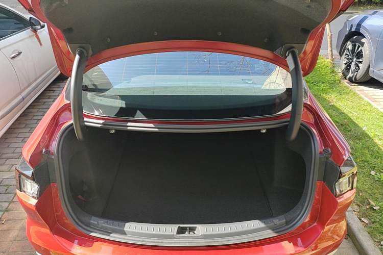 Used Ford Mondeo 2025 2.0T EcoBoost Ultimate Edition Trunk