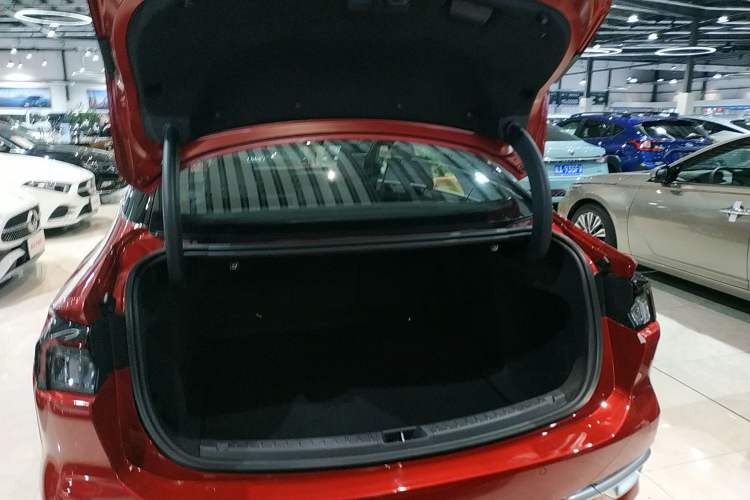 Used Ford Mondeo 2025 2.0T EcoBoost Ultimate Edition Trunk
