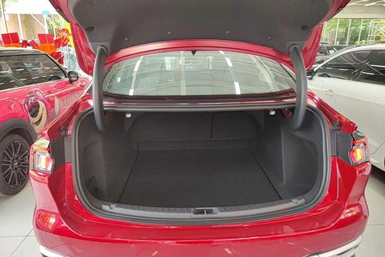 Used Ford Mondeo 2025 2.0T EcoBoost Ultimate Edition Trunk