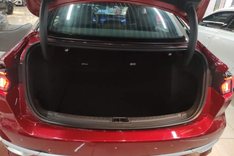 Used Ford Mondeo 2025 2.0T EcoBoost Ultimate Edition Trunk