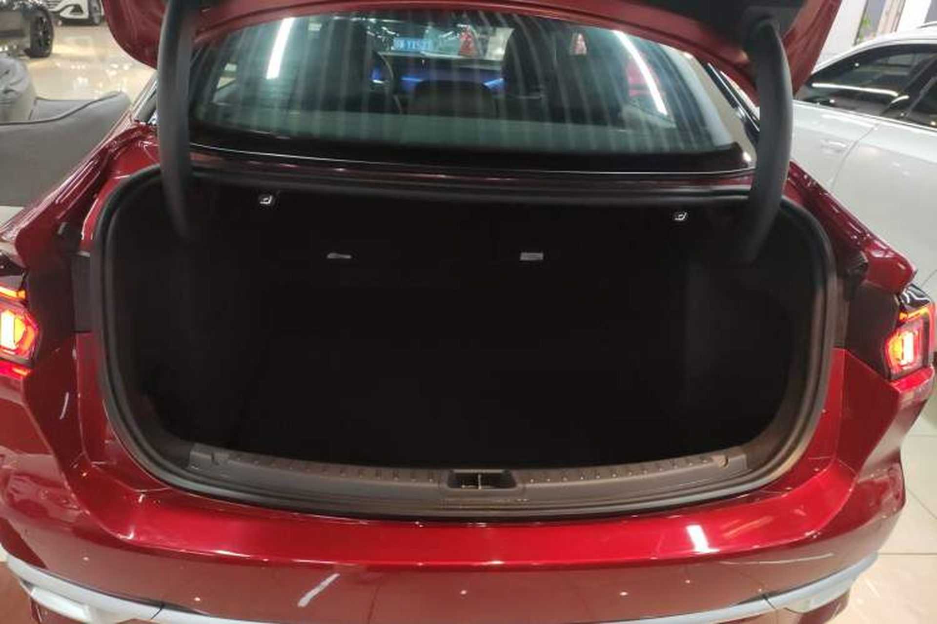 Used Ford Mondeo 2025 2.0T EcoBoost Ultimate Edition Trunk