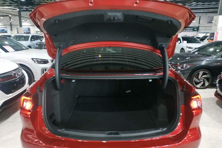 Used Ford Mondeo 2025 2.0T EcoBoost Ultimate Edition Trunk