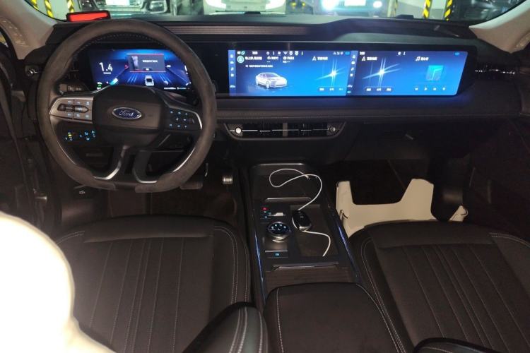 Used Ford Mondeo 2025 2.0T EcoBoost Luxury Version Center Console