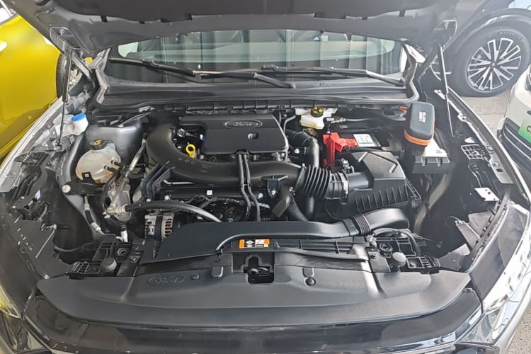 Used Ford Mondeo 2025 2.0T EcoBoost Luxury Version Engine Bay