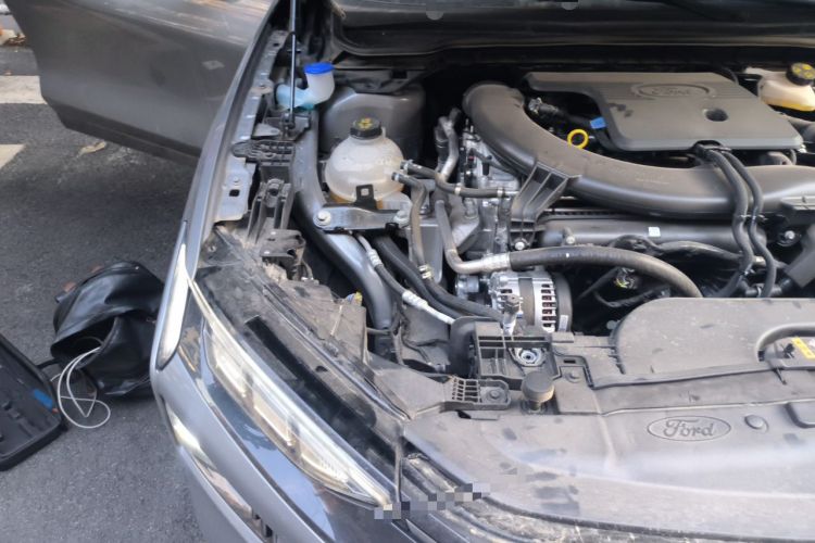 Used Ford Mondeo 2025 2.0T EcoBoost Luxury Version Engine Bay Right