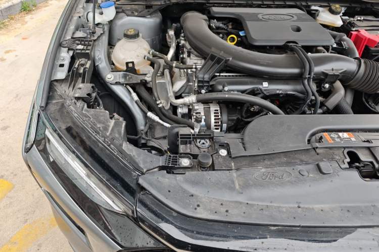 Used Ford Mondeo 2025 2.0T EcoBoost Luxury Version Engine Bay Right