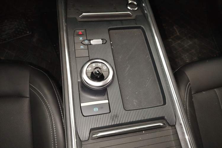 Used Ford Mondeo 2025 2.0T EcoBoost Luxury Version Gear Lever