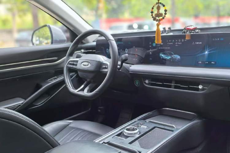 Used Ford Mondeo 2025 2.0T EcoBoost Luxury Version Interior 1