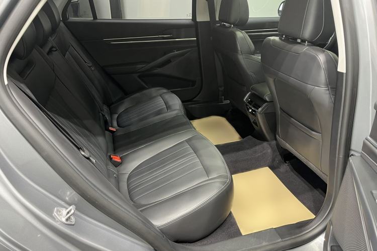 Used Ford Mondeo 2025 2.0T EcoBoost Luxury Version Interior 3