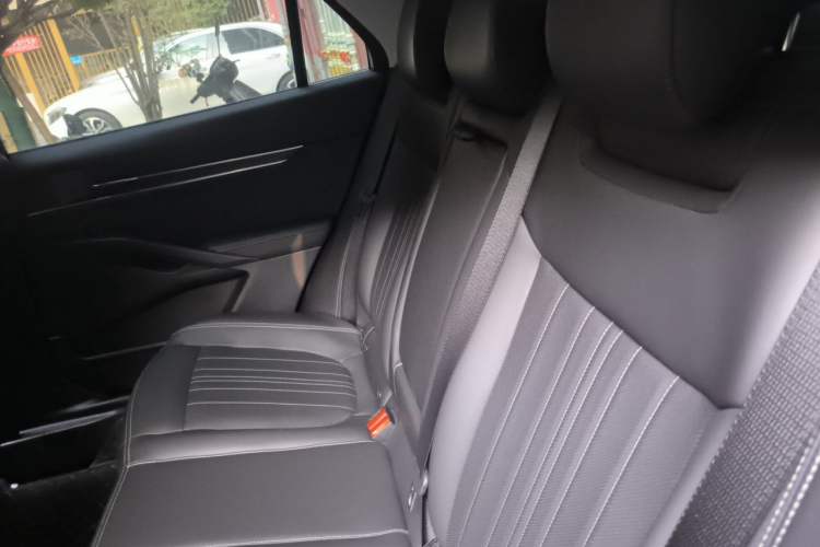 Used Ford Mondeo 2025 2.0T EcoBoost Luxury Version Left Rear Seat