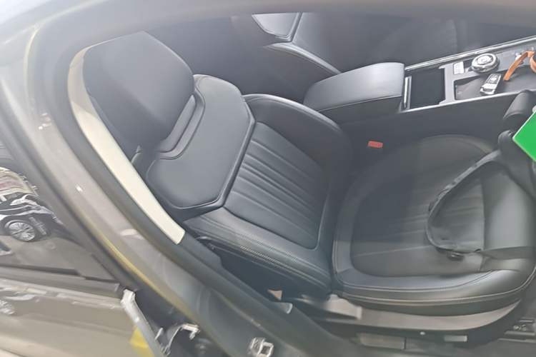 Used Ford Mondeo 2025 2.0T EcoBoost Luxury Version Right Front Seat
