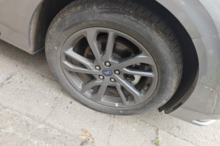 Used Ford Mondeo 2025 1.5T EcoBoost Luxury Version Right Front Wheel Hub