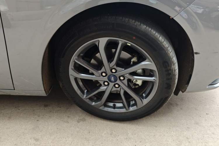Used Ford Mondeo 2025 2.0T EcoBoost Luxury Version Right Front Wheel Hub