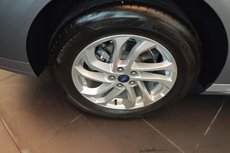 Used Ford Mondeo 2025 1.5T EcoBoost E Hybrid Comfort Edition Right Rear Wheel Hub