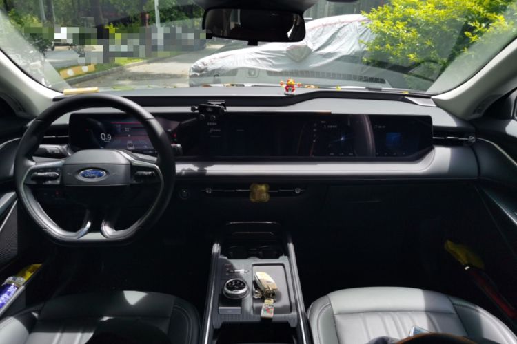 Used Ford Mondeo 2025 2.0T EcoBoost Luxury Version Center Console