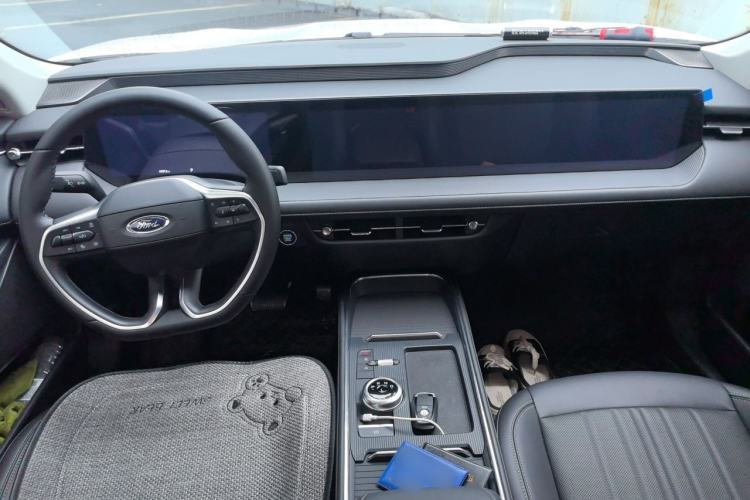 Used Ford Mondeo 2025 2.0T EcoBoost Luxury Version Center Console