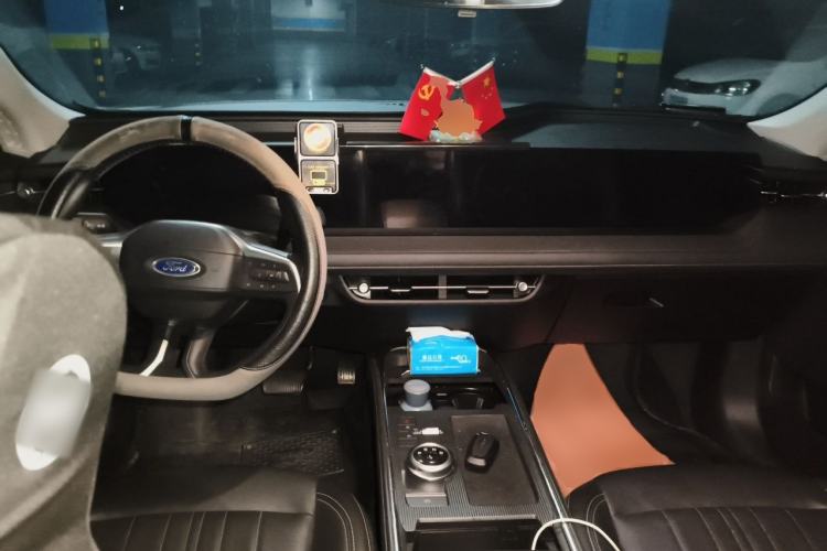 Used Ford Mondeo 2025 1.5T EcoBoost Luxury Version Center Console
