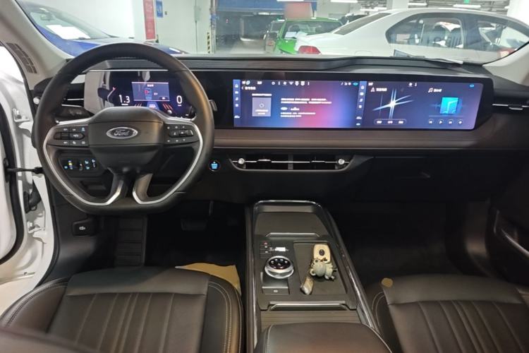 Used Ford Mondeo 2025 2.0T EcoBoost Luxury Version Center Console