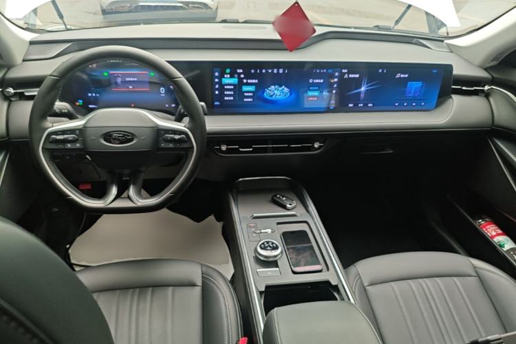 Used Ford Mondeo 2025 2.0T EcoBoost Luxury Version Center Console