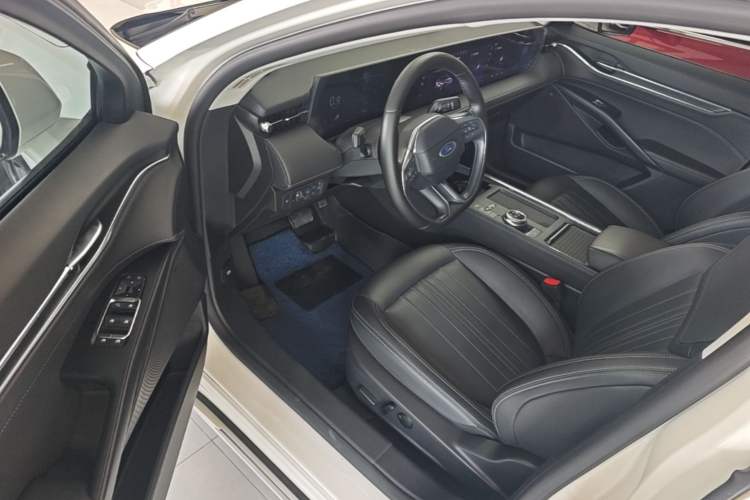 Used Ford Mondeo 2025 2.0T EcoBoost Luxury Version Driver Seat