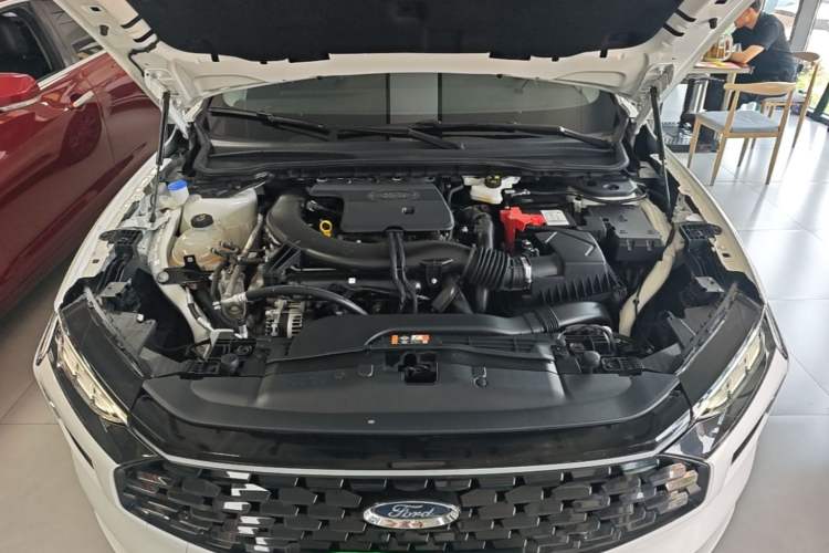 Used Ford Mondeo 2025 2.0T EcoBoost Luxury Version Engine Bay