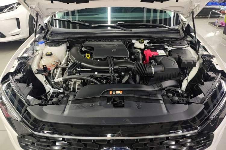Used Ford Mondeo 2025 2.0T EcoBoost Luxury Version Engine Bay