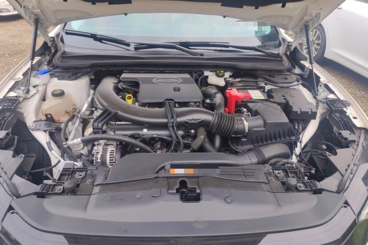 Used Ford Mondeo 2025 2.0T EcoBoost Luxury Version Engine Bay