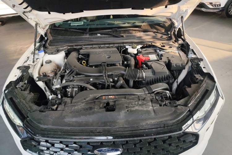 Used Ford Mondeo 2025 2.0T EcoBoost Luxury Version Engine Bay