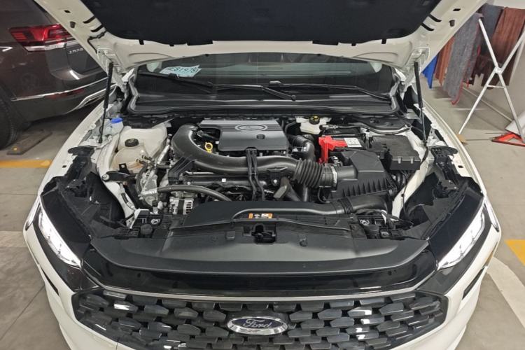 Used Ford Mondeo 2025 2.0T EcoBoost Luxury Version Engine Bay