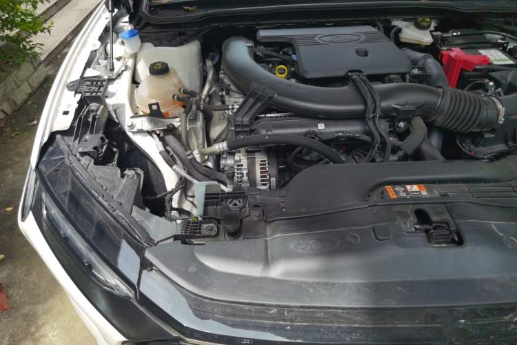 Used Ford Mondeo 2025 2.0T EcoBoost Luxury Version Engine Bay Right
