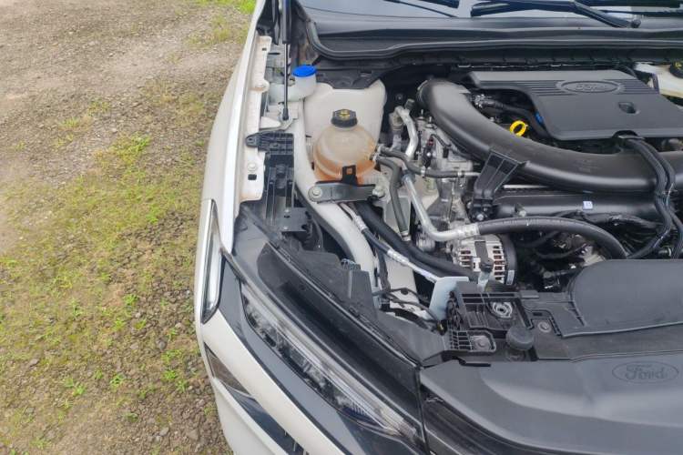 Used Ford Mondeo 2025 2.0T EcoBoost Luxury Version Engine Bay Right