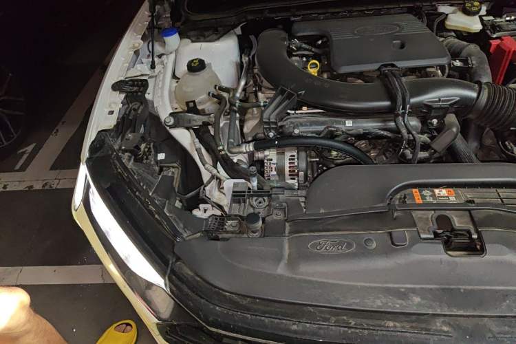 Used Ford Mondeo 2025 2.0T EcoBoost Luxury Version Engine Bay Right