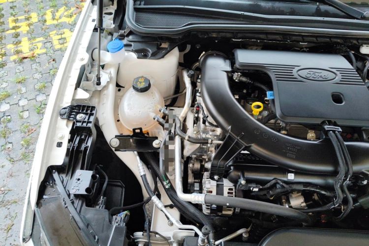 Used Ford Mondeo 2025 2.0T EcoBoost Luxury Version Engine Bay Right