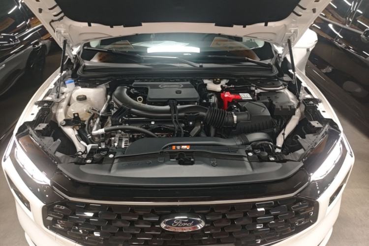 Used Ford Mondeo 2025 2.0T EcoBoost Luxury Version Engine Bay