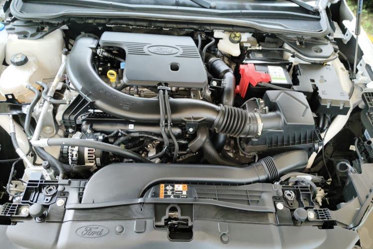 Used Ford Mondeo 2025 2.0T EcoBoost Luxury Version Engine Bay