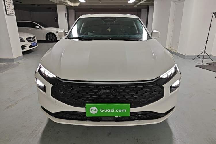 Used Ford Mondeo 2025 2.0T EcoBoost Luxury Version Front