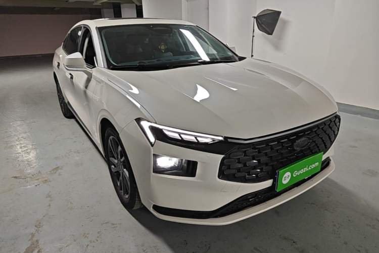 Used Ford Mondeo 2025 2.0T EcoBoost Luxury Version Front Right 45 Deg