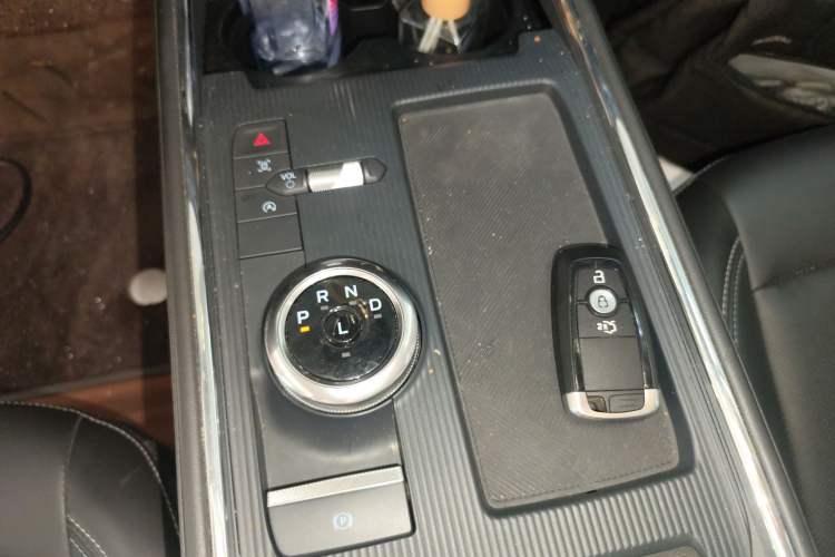 Used Ford Mondeo 2025 2.0T EcoBoost Luxury Version Gear Lever