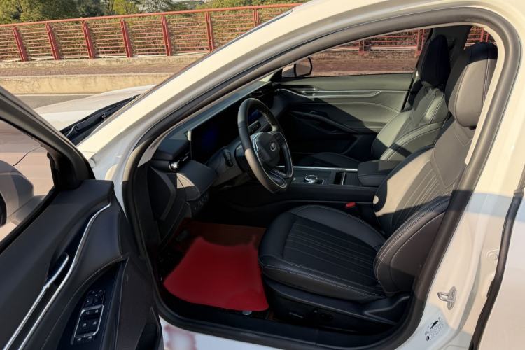 Used Ford Mondeo 2025 2.0T EcoBoost Luxury Version Interior 1