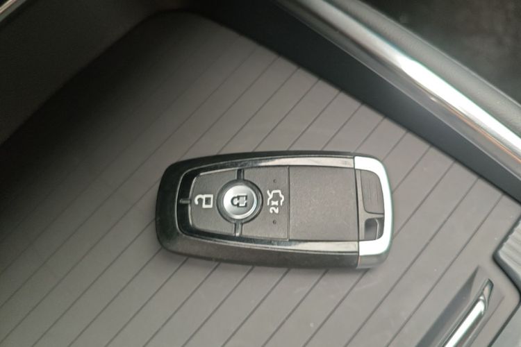 Used Ford Mondeo 2025 2.0T EcoBoost Luxury Version Interior 1