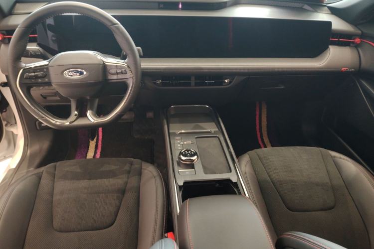 Used Ford Mondeo 2025 2.0T EcoBoost E Hybrid Sport Edition ST-Line Interior 4